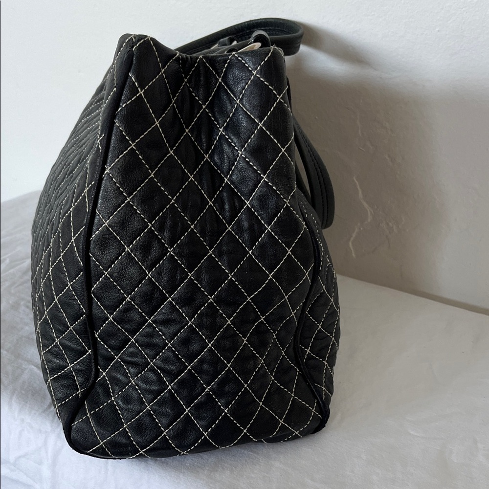 Ferragamo Black Quilted Leather Handbag - Picture 5 of 15